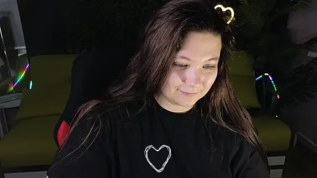 Snapshot of DjennaPalme chatting on 12.30.24 DjennaPalme online show from 12.30.24