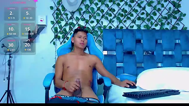 Snapshot of Hakim_prettynigg chatting on 12.06.24 Hakim prettynigg online show from 12.06.24