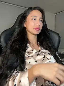 EvaMoet online show from 12.06.24