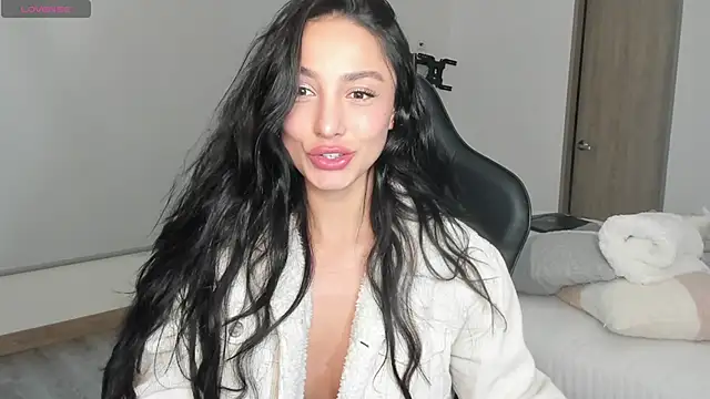 EvaMoet online show from 03.07.25