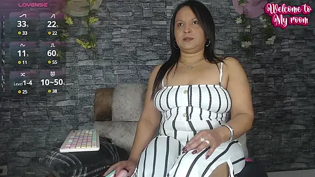 Danna Paolaa  online show from 02.18.25