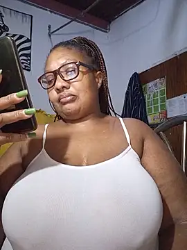 Snapshot of YELLOW_BONE chatting on 05.14.26 YELLOW BONE online show from 05.14.26