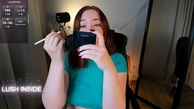 Snapshot of Pretty_Alison chatting on 11.05.25 Pretty Alison online show from 11.05.25