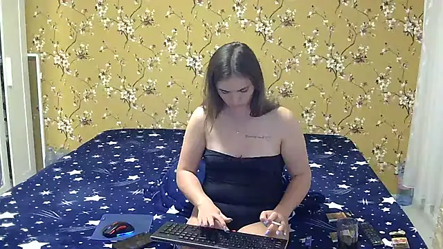 Snapshot of Karlabby chatting on 10.17.25 Karlabby online show from 10.17.25