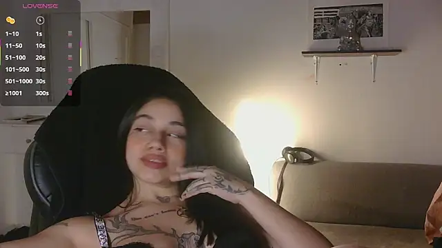 Snapshot of val_bardot chatting on 05.07.26 val bardot online show from 05.07.26