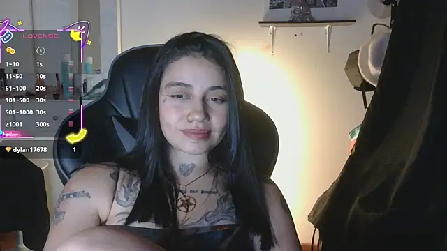 Snapshot of val_bardot chatting on 05.26.26 val bardot online show from 05.26.26