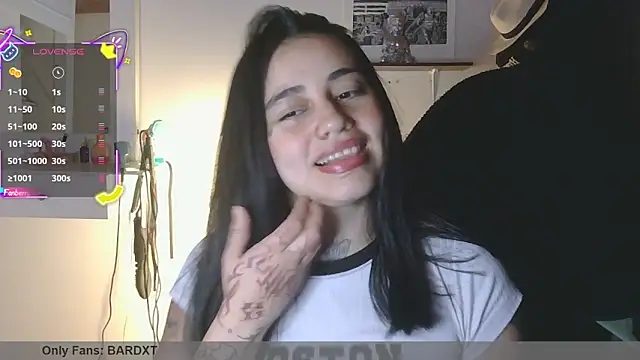 Snapshot of val_bardot chatting on 06.04.26 val bardot online show from 06.04.26