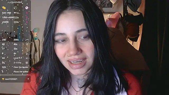 Snapshot of val_bardot chatting on 06.13.26 val bardot online show from 06.13.26