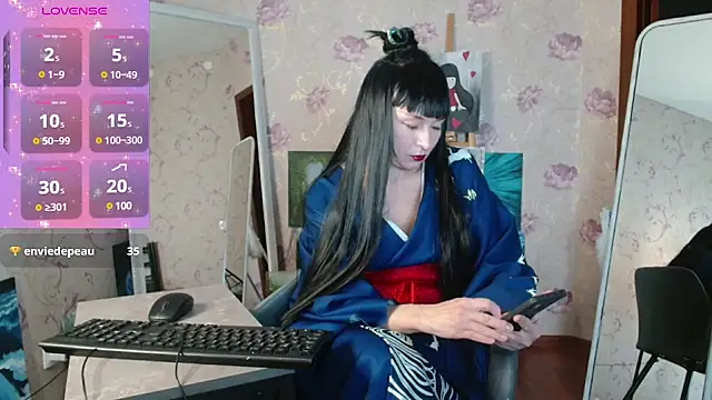 Snapshot of secret_library chatting on 01.18.25 secret library online show from 01.18.25