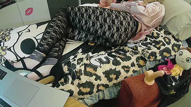 Snapshot of CristinaTrav chatting on 10.20.25 CristinaTrav online show from 10.20.25