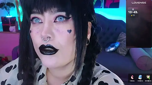 Snapshot of wickedxqueen chatting on 12.10.24 wickedxqueen online show from 12.10.24