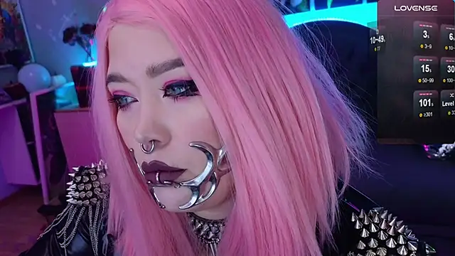 Snapshot of wickedxqueen chatting on 12.11.24 wickedxqueen online show from 12.11.24