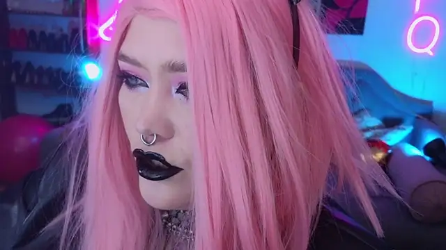 Snapshot of wickedxqueen chatting on 12.14.24 wickedxqueen online show from 12.14.24