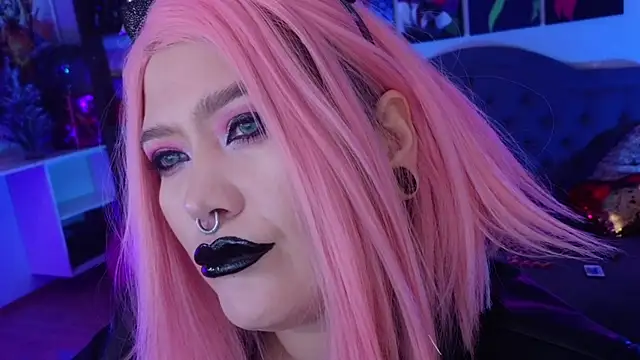 Snapshot of wickedxqueen chatting on 12.15.24 wickedxqueen online show from 12.15.24