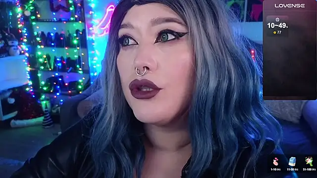 Snapshot of wickedxqueen chatting on 12.18.24 wickedxqueen online show from 12.18.24