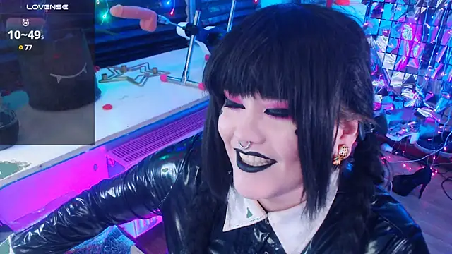 Snapshot of wickedxqueen chatting on 02.04.25 wickedxqueen online show from 02.04.25