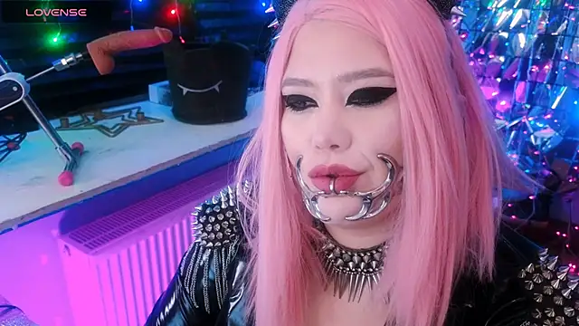 Snapshot of wickedxqueen chatting on 02.08.25 wickedxqueen online show from 02.08.25