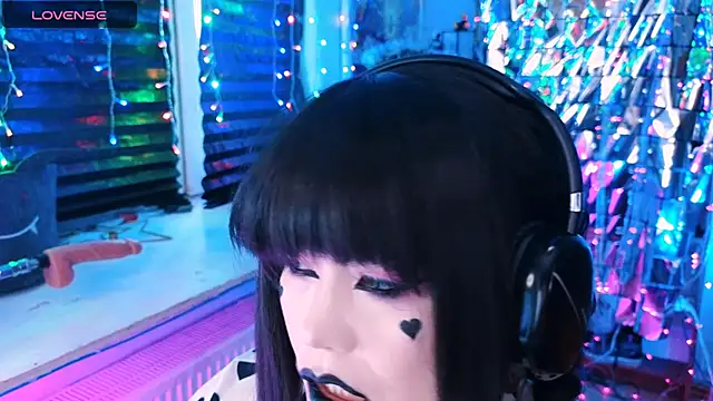 Snapshot of wickedxqueen chatting on 02.20.25 wickedxqueen online show from 02.20.25