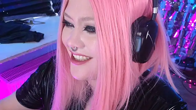 Snapshot of wickedxqueen chatting on 03.03.25 wickedxqueen online show from 03.03.25