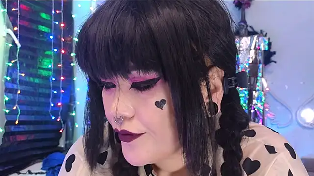 Snapshot of wickedxqueen chatting on 03.04.25 wickedxqueen online show from 03.04.25