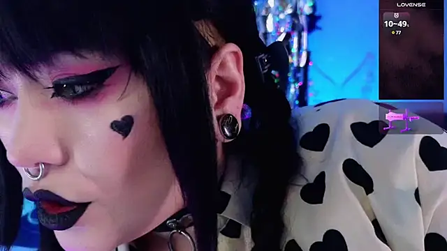 Snapshot of wickedxqueen chatting on 03.18.25 wickedxqueen online show from 03.18.25