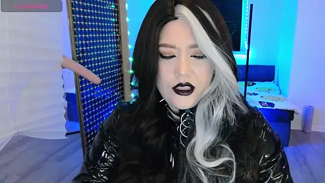 Snapshot of wickedxqueen chatting on 03.08.26 wickedxqueen online show from 03.08.26