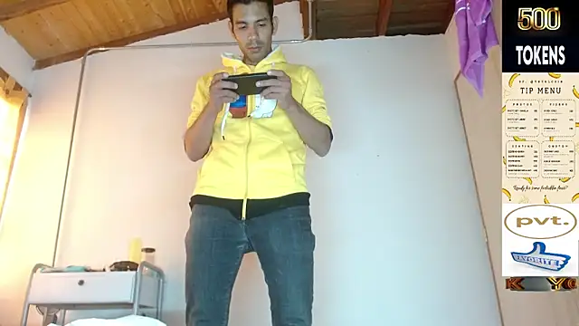 Snapshot of JohanyLatino chatting on 05.12.26 JohanyLatino online show from 05.12.26