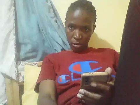 Snapshot of Smillie_prety chatting on 04.14.26 Smillie prety online show from 04.14.26