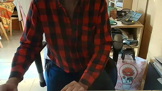 Snapshot of angelgarcia269 chatting on 05.15.26 angelgarcia269 online show from 05.15.26