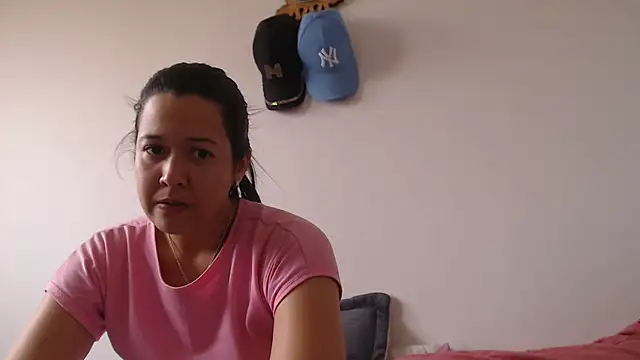 Snapshot of lady_hot2xx chatting on 02.20.25 lady hot2xx online show from 02.20.25