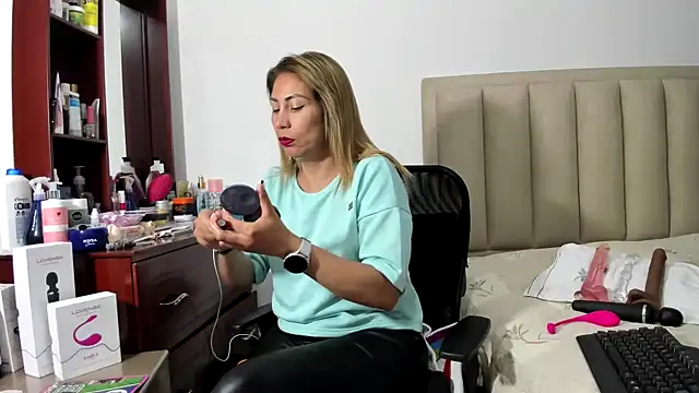 Chloemiller89 online show from 12.16.24