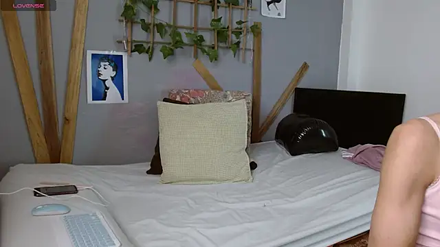 Snapshot of fem_boyxx chatting on 02.12.25 fem boyxx online show from 02.12.25