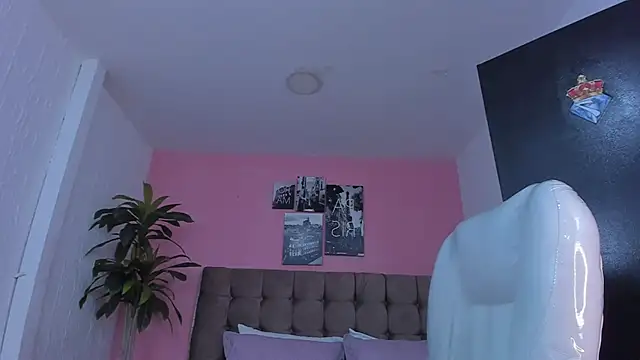 Snapshot of aleja_cute_ chatting on 01.21.25 aleja cute online show from 01.21.25