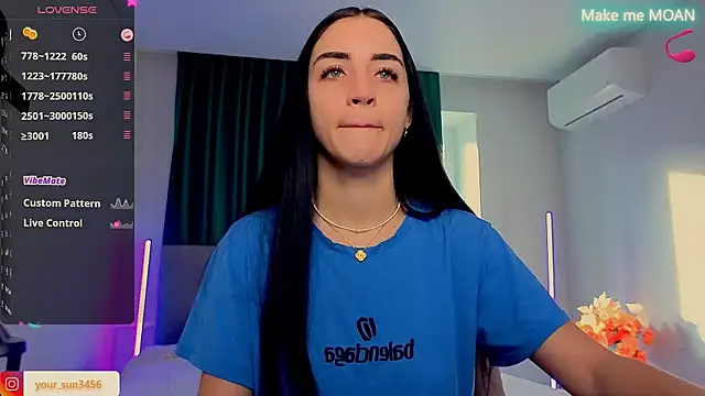 Snapshot of Kemi__Jordan chatting on 11.23.25 Kemi Jordan online show from 11.23.25