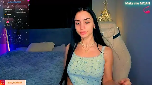 Snapshot of Kemi__Jordan chatting on 12.18.25 Kemi Jordan online show from 12.18.25