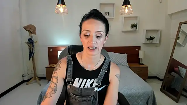 Kristen Garner online show from 01.22.25