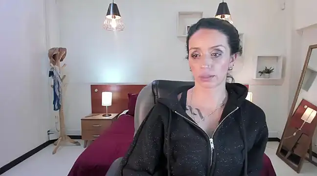 Kristen Garner online show from 02.03.25