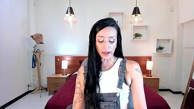 Kristen Garner online show from 02.13.25