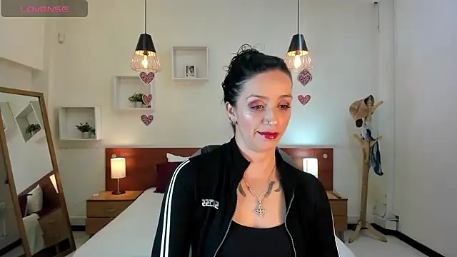 Kristen Garner online show from 02.22.25