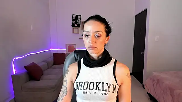 Kristen Garner online show from 12.22.25