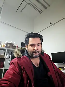 Snapshot of Sakhtlaundaz chatting on 12.30.24 Sakhtlaundaz online show from 12.30.24