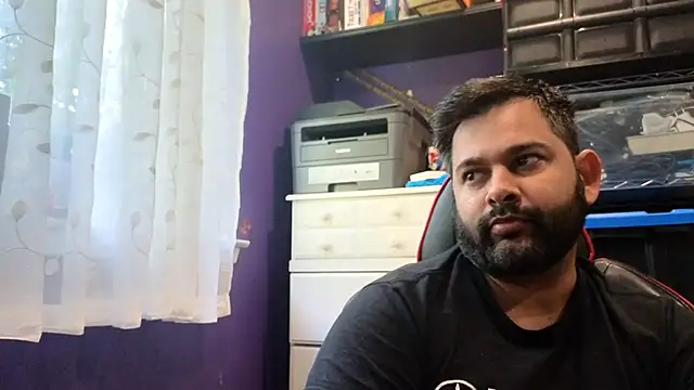 Snapshot of Sakhtlaundaz chatting on 10.20.25 Sakhtlaundaz online show from 10.20.25