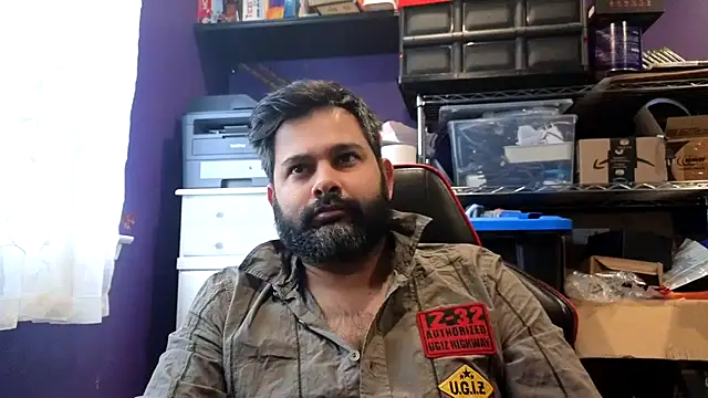 Snapshot of Sakhtlaundaz chatting on 11.12.25 Sakhtlaundaz online show from 11.12.25