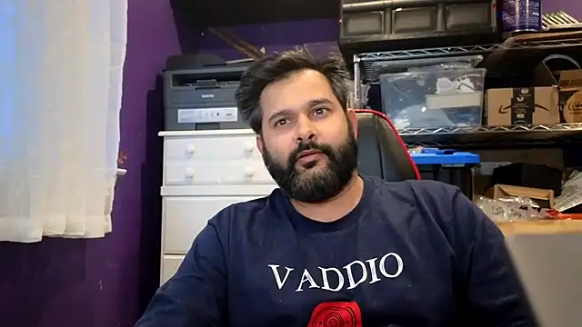 Snapshot of Sakhtlaundaz chatting on 11.24.25 Sakhtlaundaz online show from 11.24.25