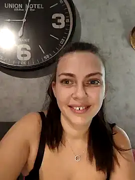 Snapshot of LEAsquirt91 chatting on 12.03.24 LEAsquirt91 online show from 12.03.24