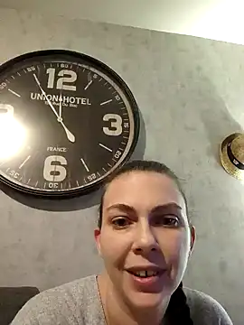 Snapshot of LEAsquirt91 chatting on 12.08.24 LEAsquirt91 online show from 12.08.24