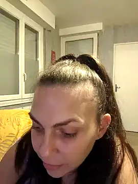 Snapshot of LEAsquirt91 chatting on 12.18.24 LEAsquirt91 online show from 12.18.24