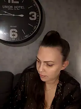 Snapshot of LEAsquirt91 chatting on 01.21.25 LEAsquirt91 online show from 01.21.25