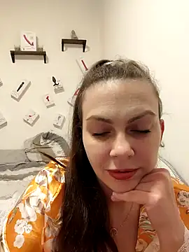 Snapshot of LEAsquirt91 chatting on 02.01.25 LEAsquirt91 online show from 02.01.25