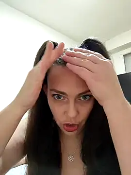 Snapshot of LEAsquirt91 chatting on 02.01.25 LEAsquirt91 online show from 02.01.25